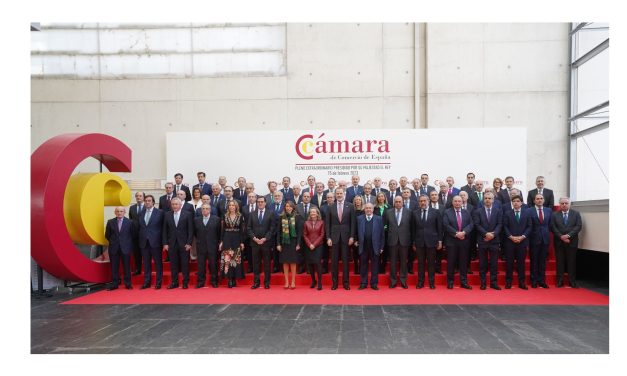 Su Majestad el Rey preside el Pleno Extraordinario de la Cámara de Comercio de España