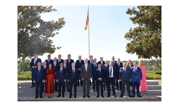 El Consejo de Cámaras de Castilla y León entrega a S.M. el Rey la primera Medalla de Honor