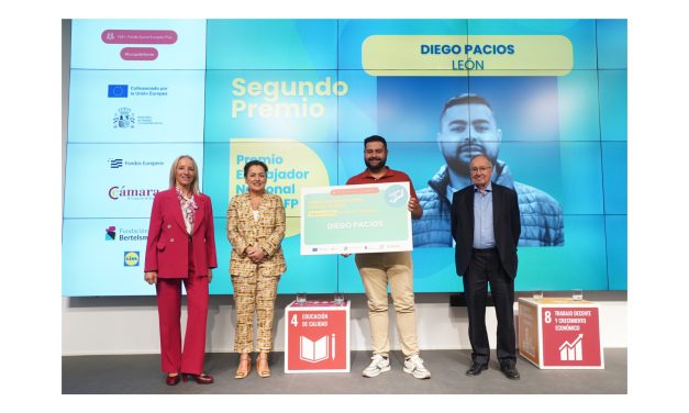 Diego Pacios segundo premio de Embajadores Nacionales del Año de la red Somos FP