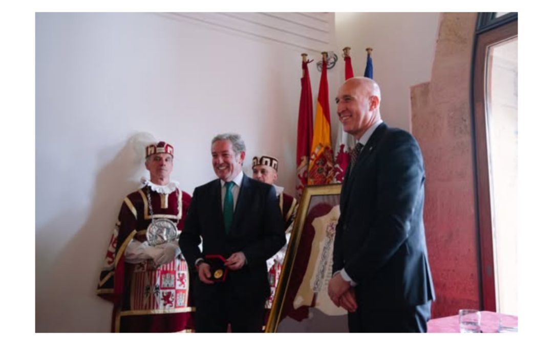 MEDALLA DE ORO DE LA CIUDAD DE LEÓN PARA LA CÁMARA DE COMERCIO